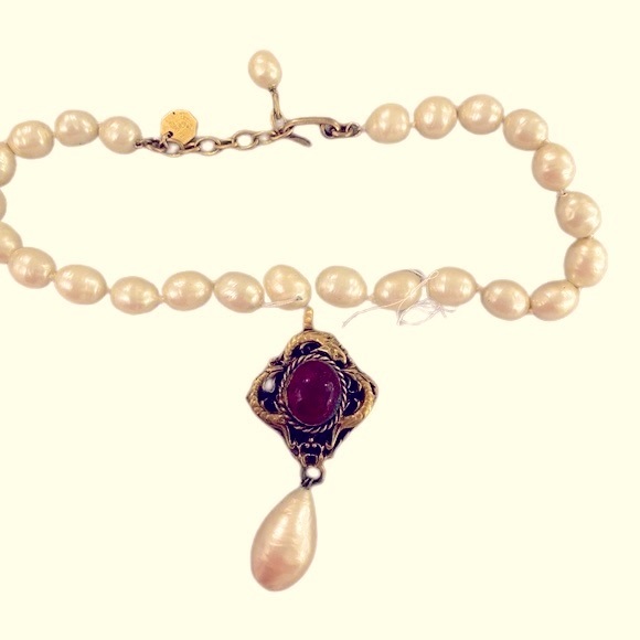 CHANEL GRIPOIX PENDANT 1984 - Picture 2 of 5